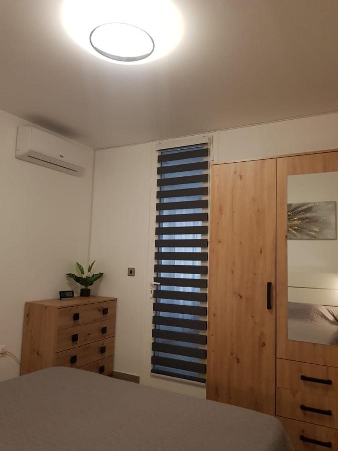 Family Comfortable Apartment Арона Экстерьер фото